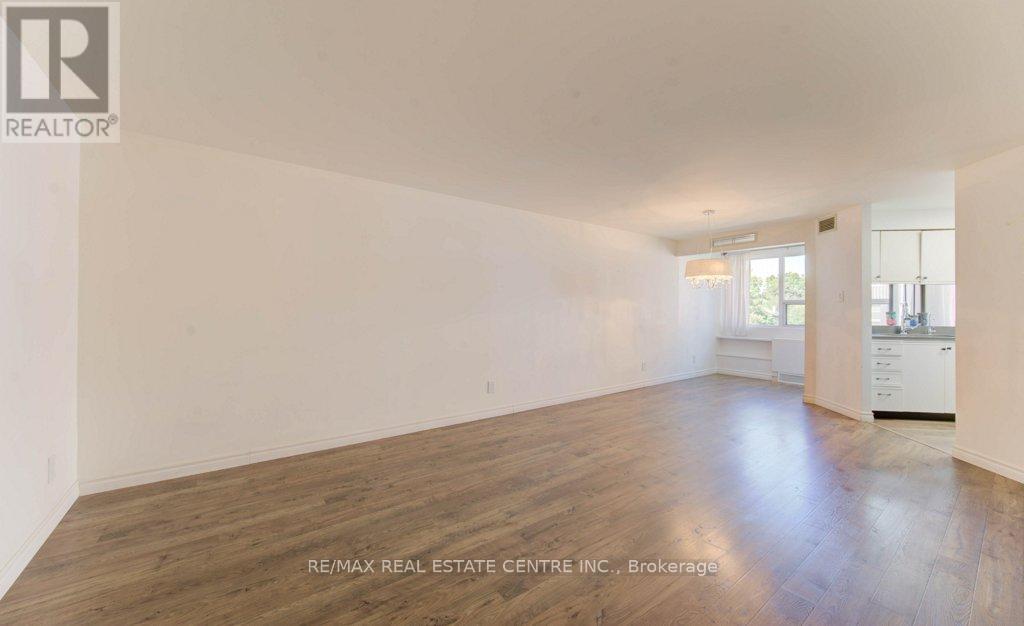 405 - 20 Ellen Street E, Kitchener, Ontario  N2H 6R7 - Photo 10 - X12417210