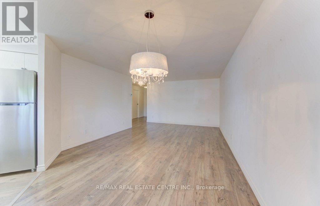 405 - 20 Ellen Street E, Kitchener, Ontario  N2H 6R7 - Photo 12 - X12417210
