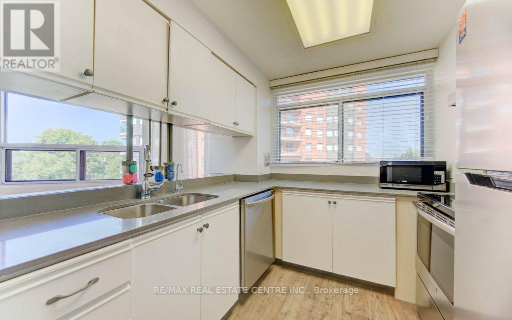 405 - 20 Ellen Street E, Kitchener, Ontario  N2H 6R7 - Photo 15 - X12417210
