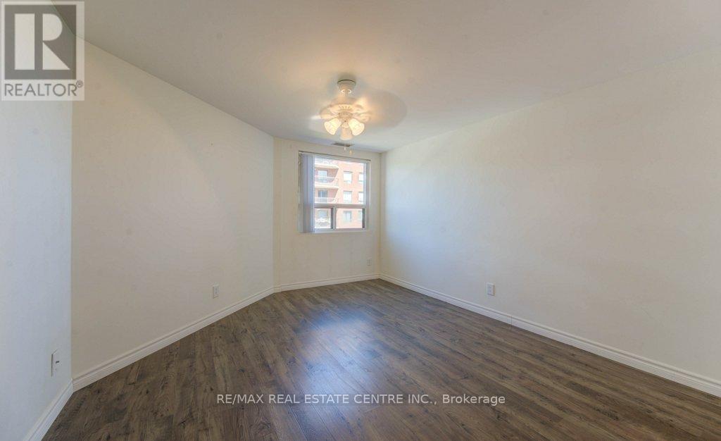 405 - 20 Ellen Street E, Kitchener, Ontario  N2H 6R7 - Photo 18 - X12417210
