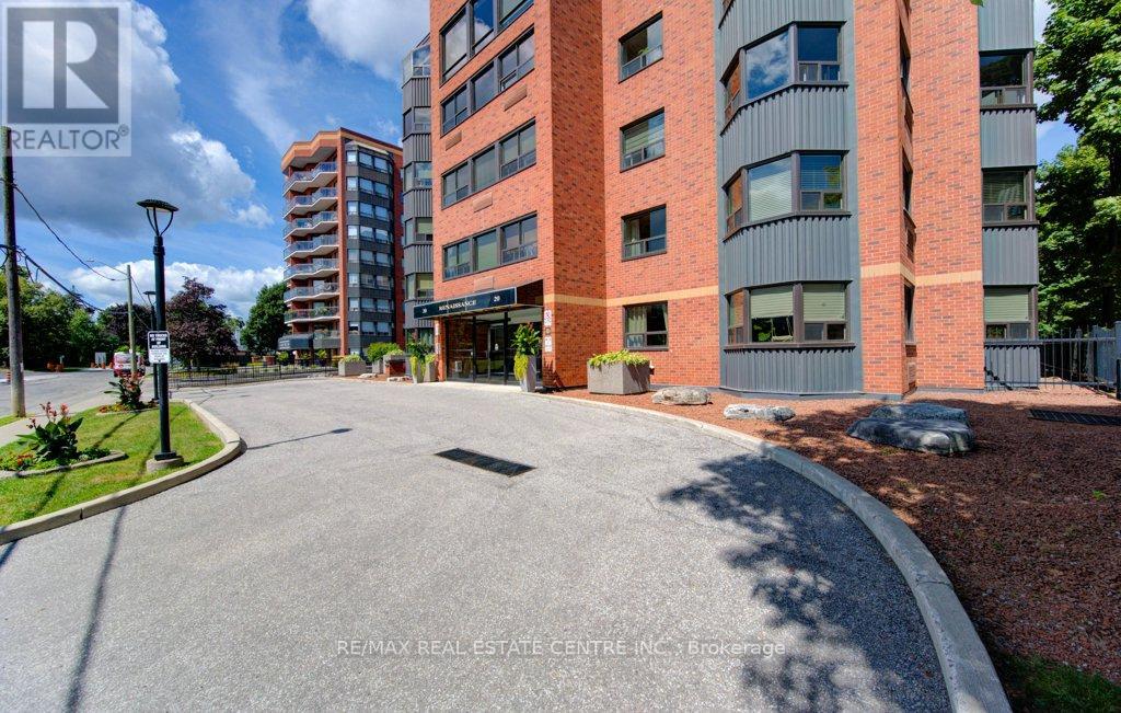 405 - 20 Ellen Street E, Kitchener, Ontario  N2H 6R7 - Photo 5 - X12417210
