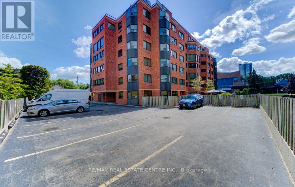 405 - 20 Ellen Street E, Kitchener, Ontario  N2H 6R7 - Photo 6 - X12417210