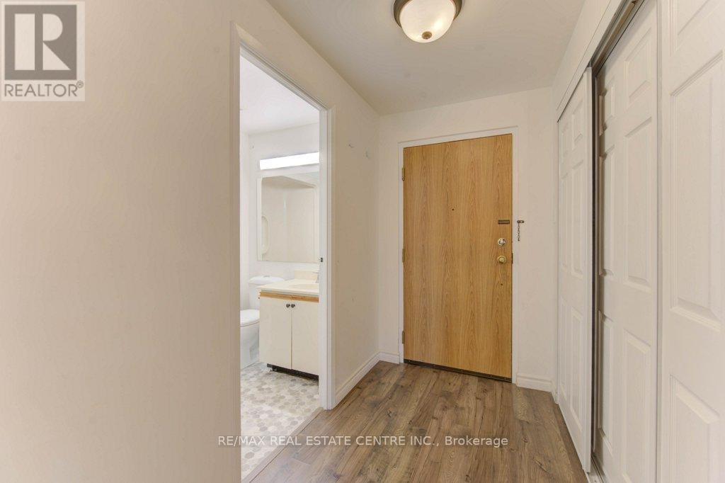 405 - 20 Ellen Street E, Kitchener, Ontario  N2H 6R7 - Photo 9 - X12417210