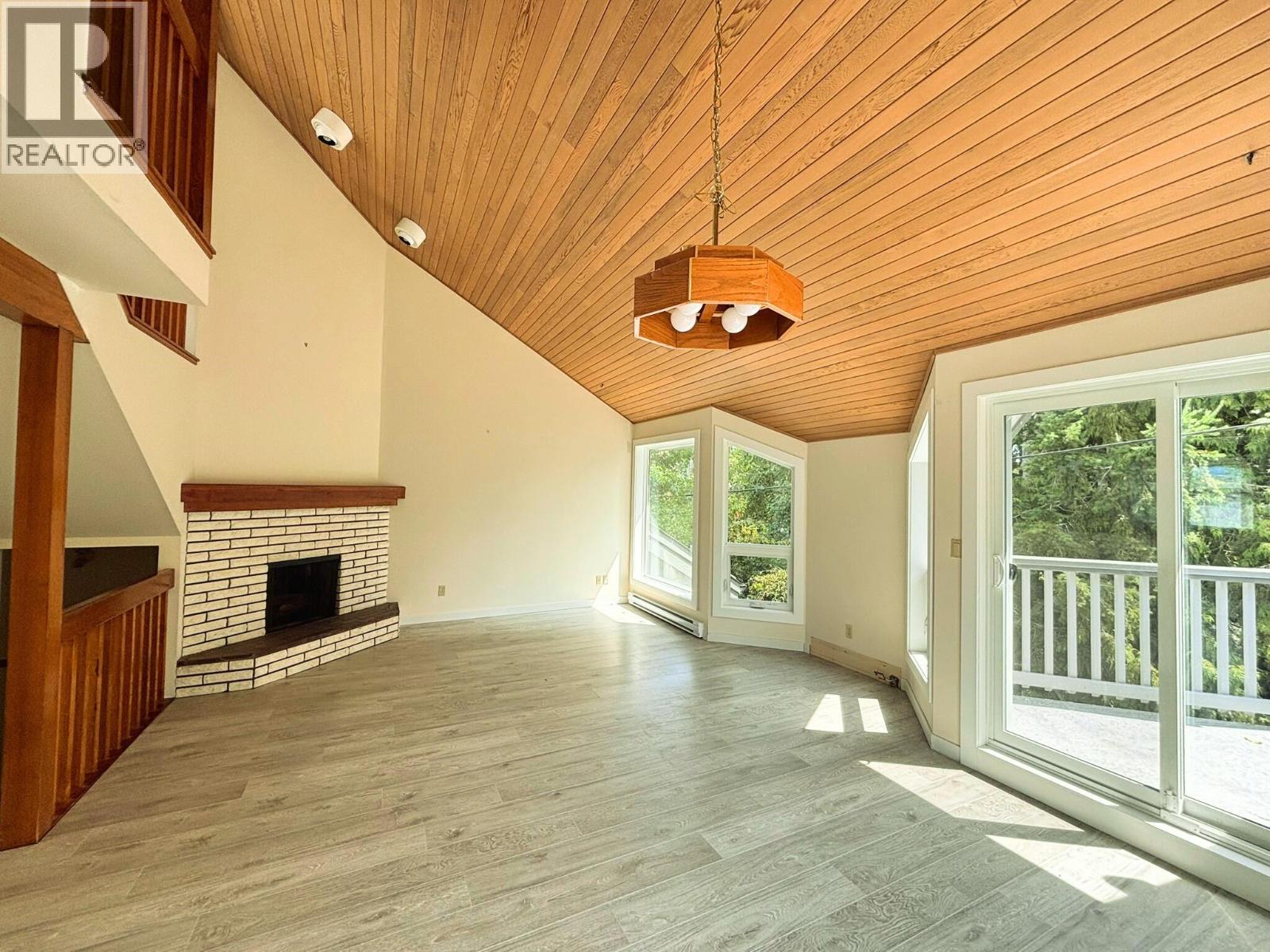 9 5753 Wharf Avenue, Sechelt, British Columbia  V7Z 0H5 - Photo 1 - R3050310