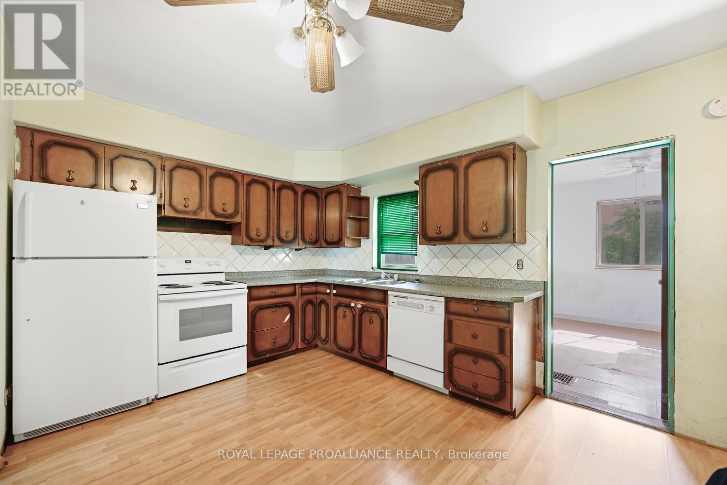 27 Broadway Avenue, Brockville, Ontario  K6V 1T9 - Photo 11 - X12417222