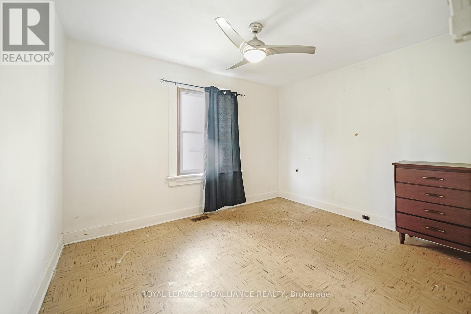 27 Broadway Avenue, Brockville, Ontario  K6V 1T9 - Photo 13 - X12417222