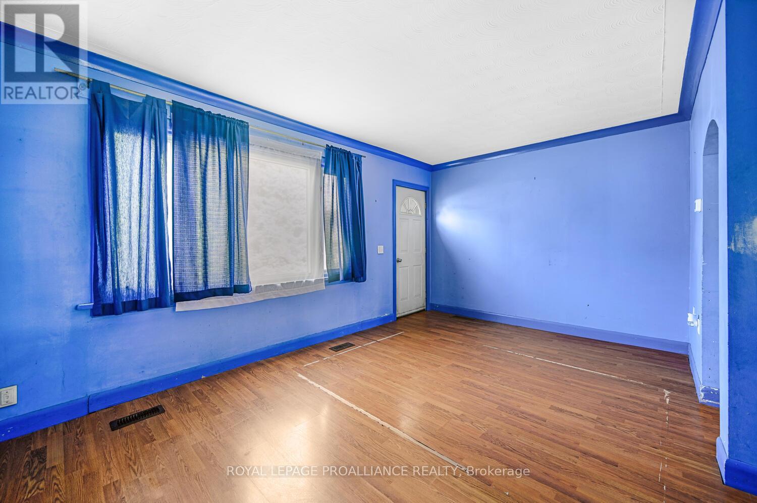 27 Broadway Avenue, Brockville, Ontario  K6V 1T9 - Photo 6 - X12417222
