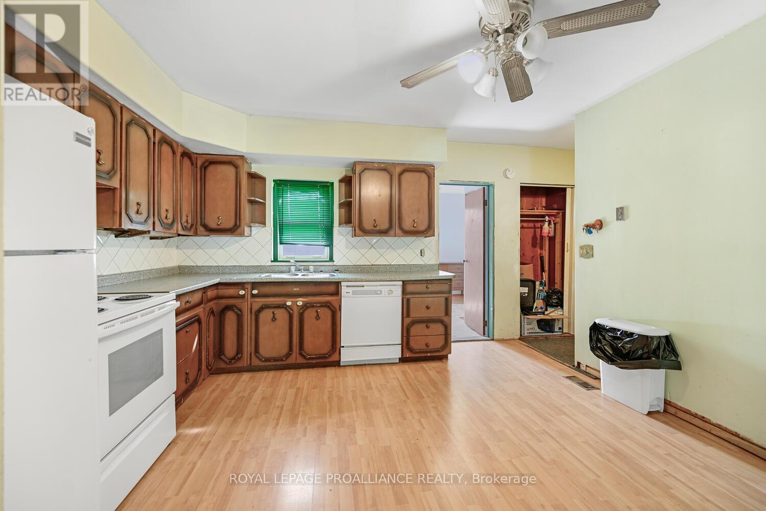 27 Broadway Avenue, Brockville, Ontario  K6V 1T9 - Photo 9 - X12417222