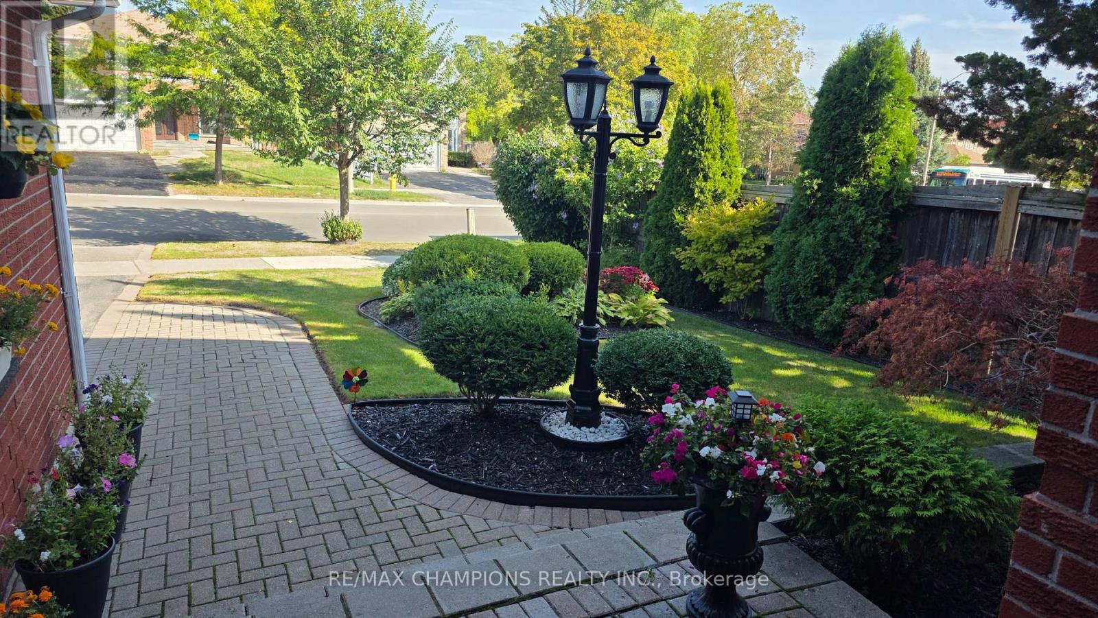 1685 Dellbrook Avenue, Pickering (Brock Ridge), Ontario  L1X 2B2 - Photo 2 - E12407583