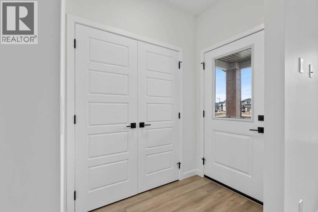 982 Chinook Winds Meadow Sw, Airdrie, Alberta  T4B 5R1 - Photo 3 - A2239351