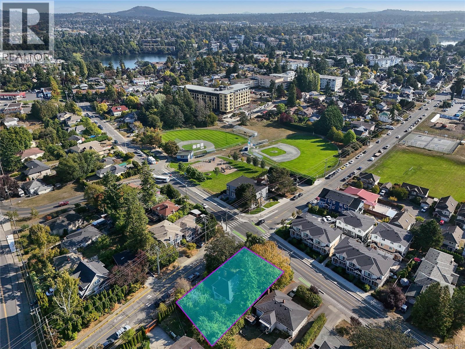 832 Lampson St, Esquimalt, British Columbia