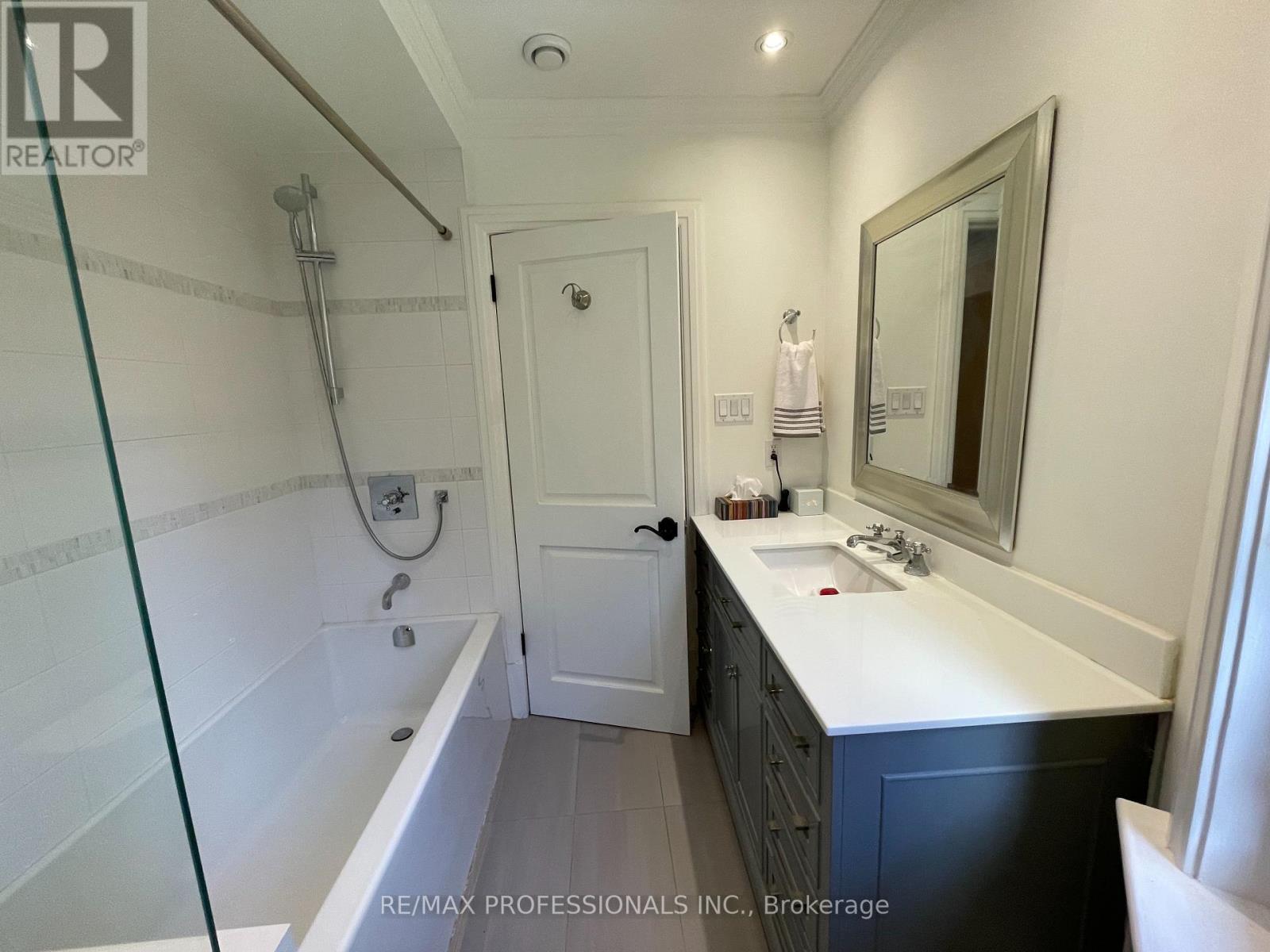 16 Kingsway Crescent, Toronto, Ontario  M8X 2P9 - Photo 41 - W12395622