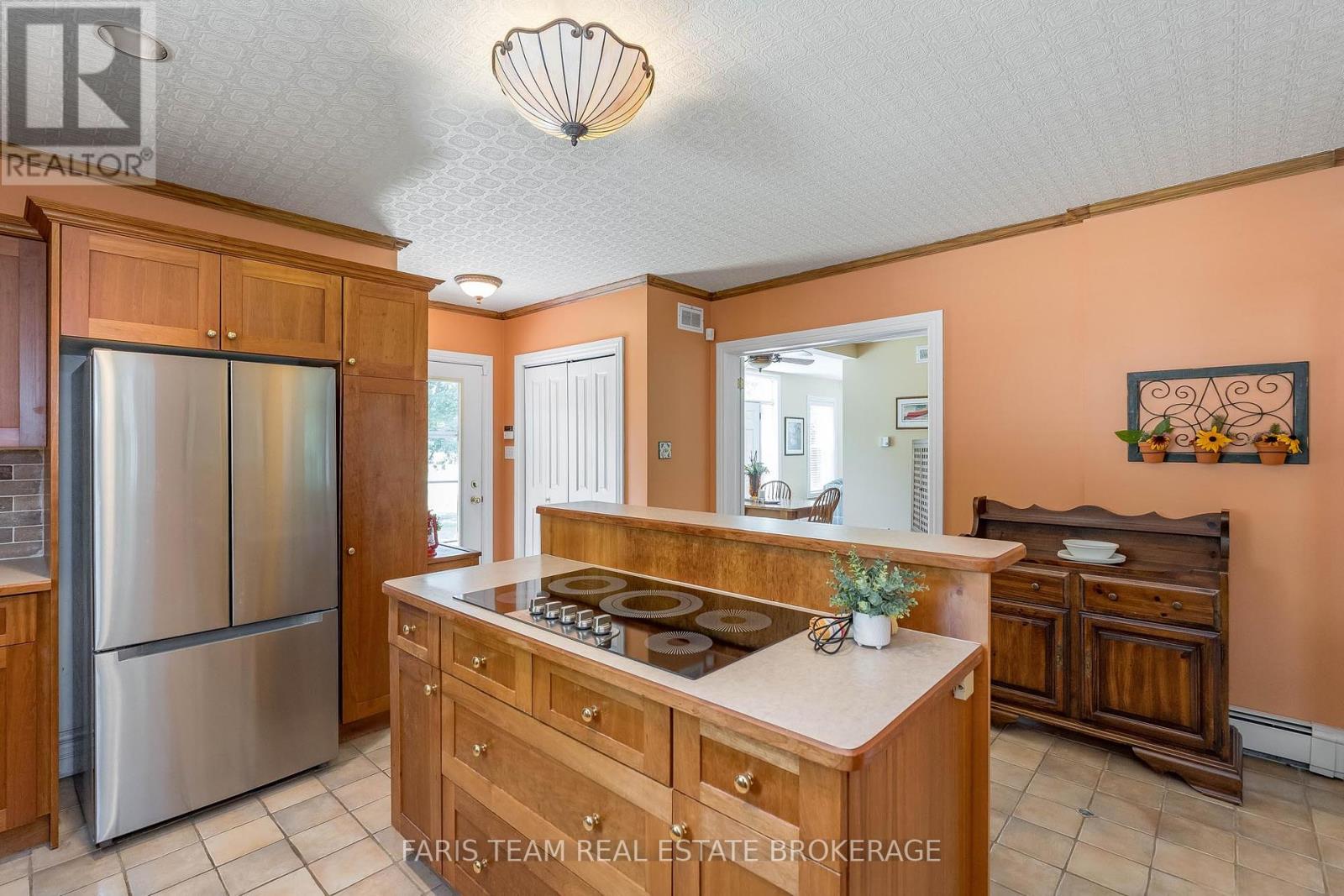 Property at 1897 10 LINE N image 5