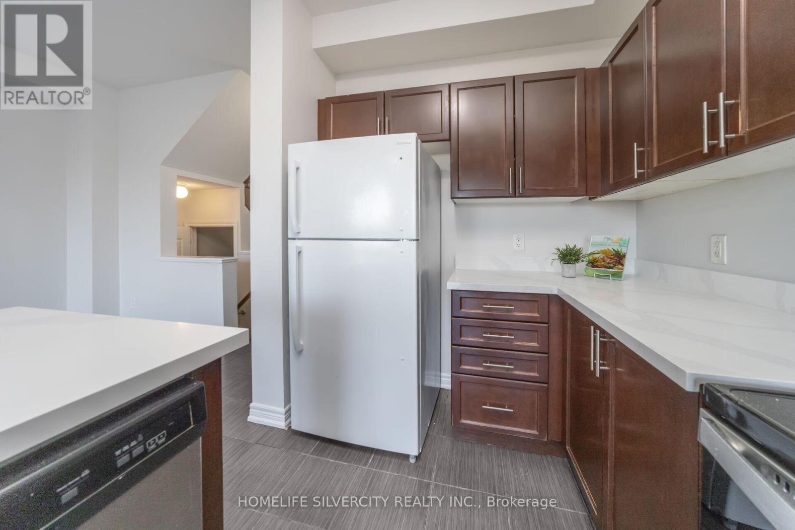 44 Davenfield Circle, Brampton, Ontario  L6P 2K7 - Photo 13 - W12417228