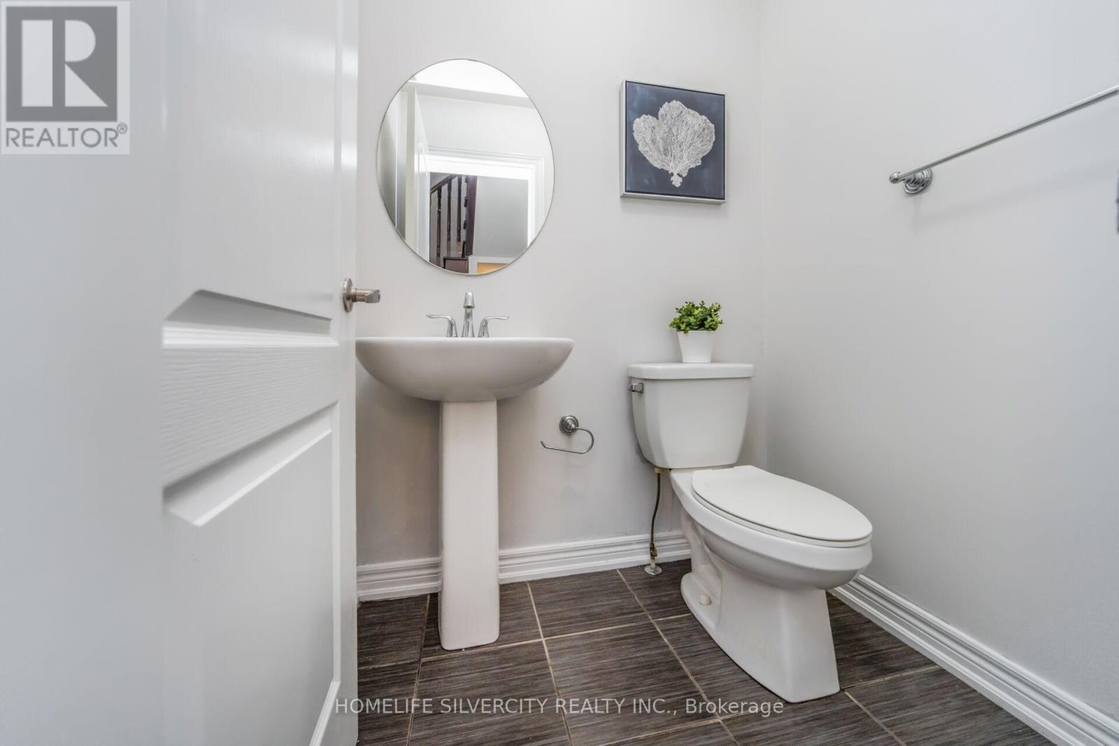 44 Davenfield Circle, Brampton, Ontario  L6P 2K7 - Photo 16 - W12417228