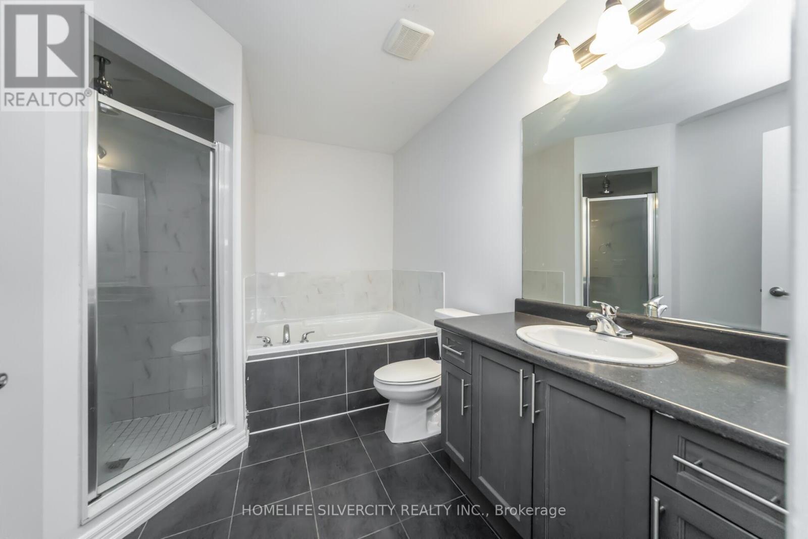 44 Davenfield Circle, Brampton, Ontario  L6P 2K7 - Photo 22 - W12417228