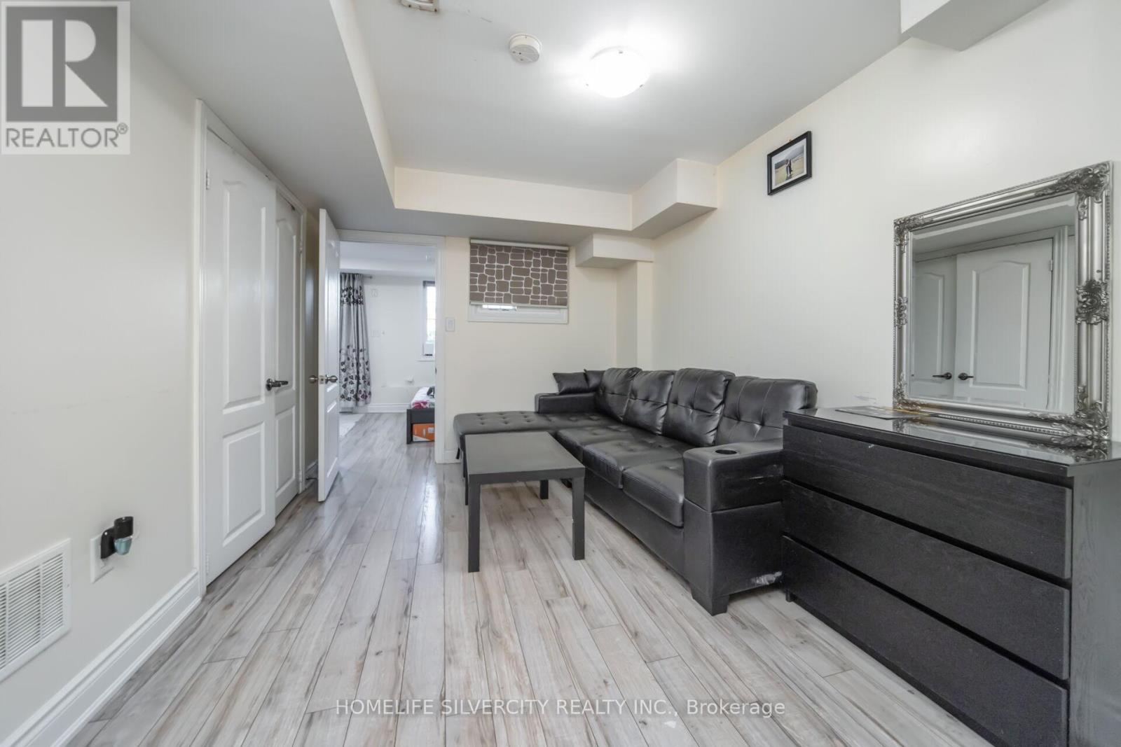 44 Davenfield Circle, Brampton, Ontario  L6P 2K7 - Photo 37 - W12417228