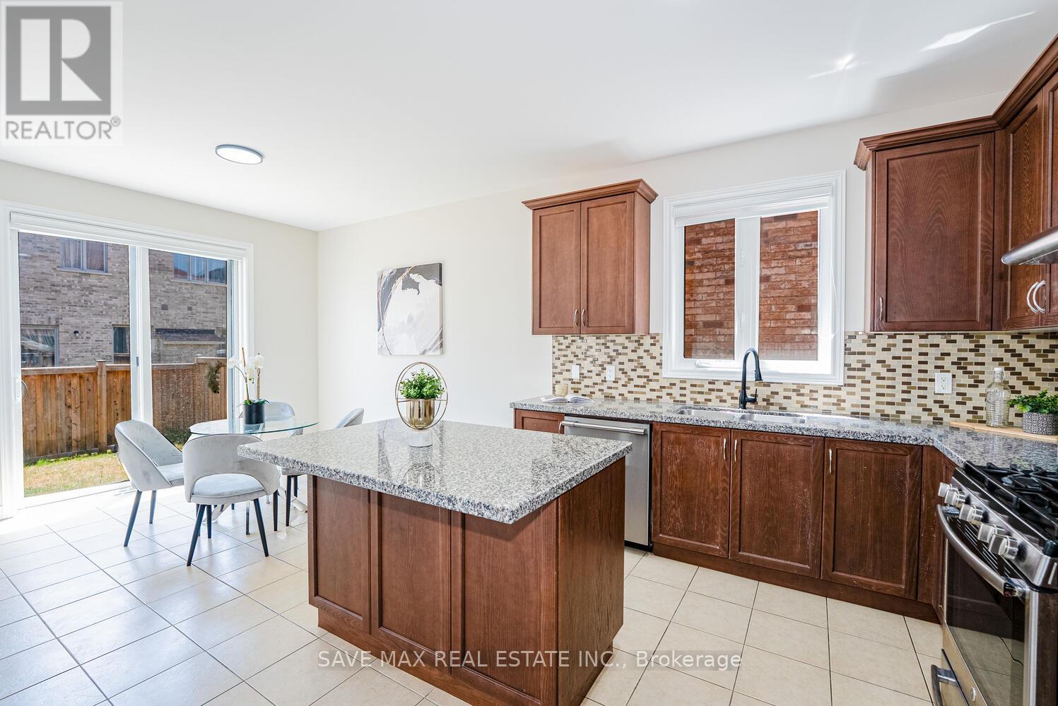 4 Hanbury Crescent, Brampton, Ontario  L6X 5N6 - Photo 15 - W12417230