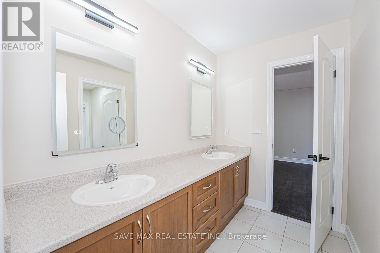 4 Hanbury Crescent, Brampton, Ontario  L6X 5N6 - Photo 28 - W12417230