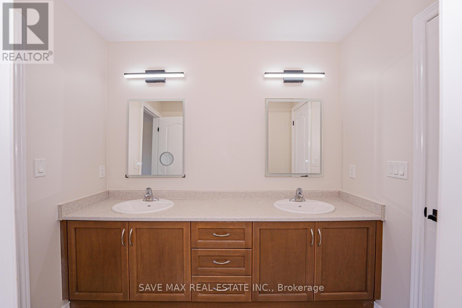 4 Hanbury Crescent, Brampton, Ontario  L6X 5N6 - Photo 29 - W12417230