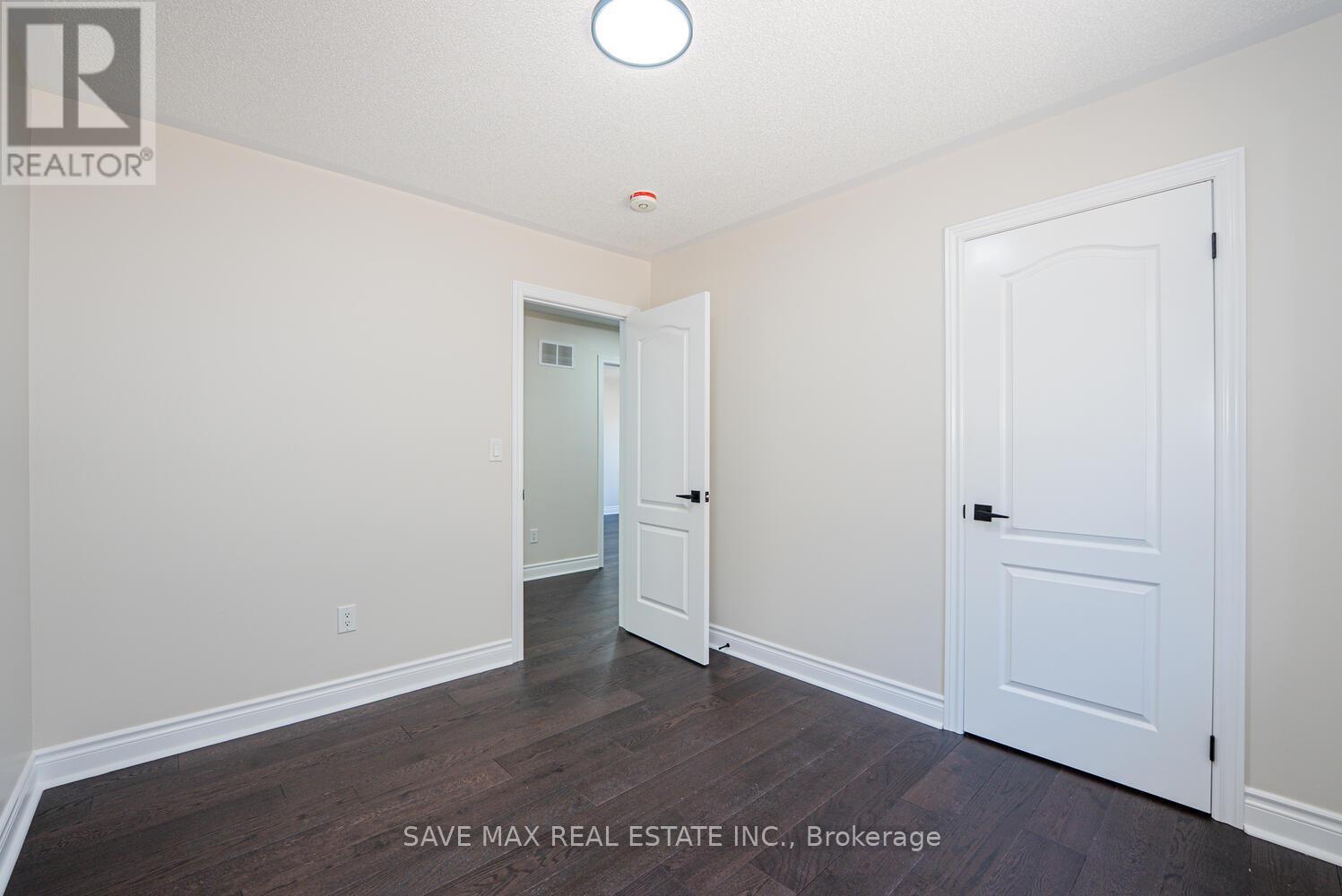 4 Hanbury Crescent, Brampton, Ontario  L6X 5N6 - Photo 31 - W12417230