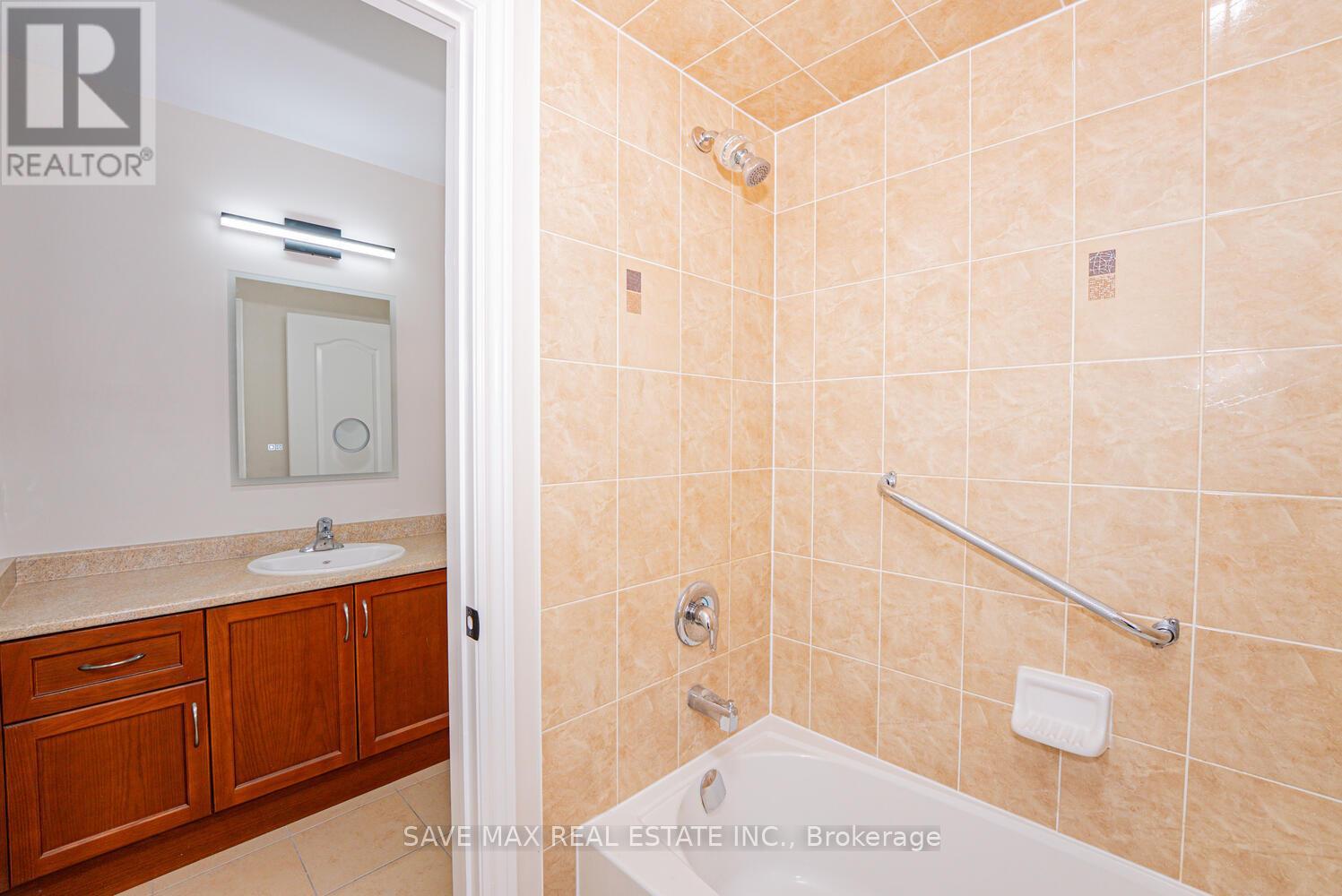 4 Hanbury Crescent, Brampton, Ontario  L6X 5N6 - Photo 32 - W12417230