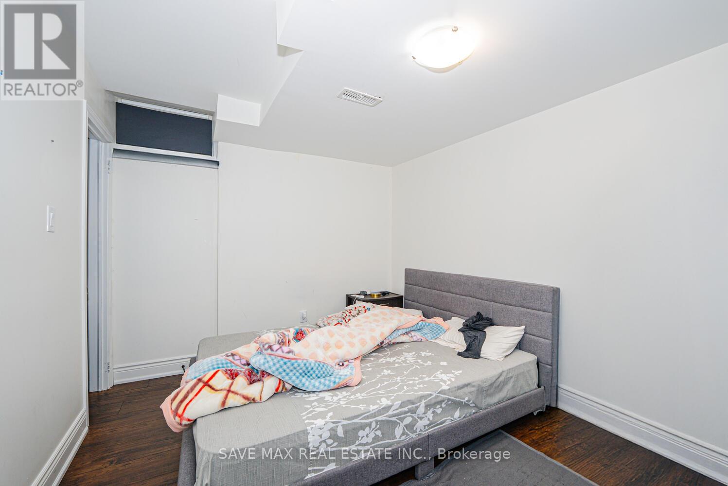 4 Hanbury Crescent, Brampton, Ontario  L6X 5N6 - Photo 37 - W12417230
