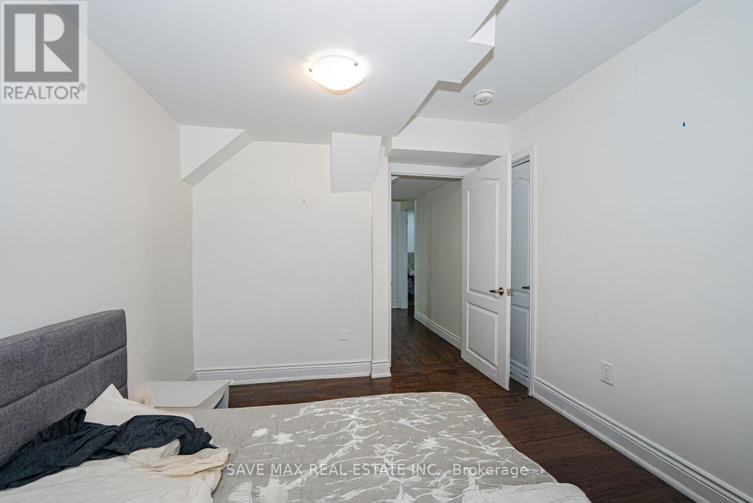 4 Hanbury Crescent, Brampton, Ontario  L6X 5N6 - Photo 38 - W12417230