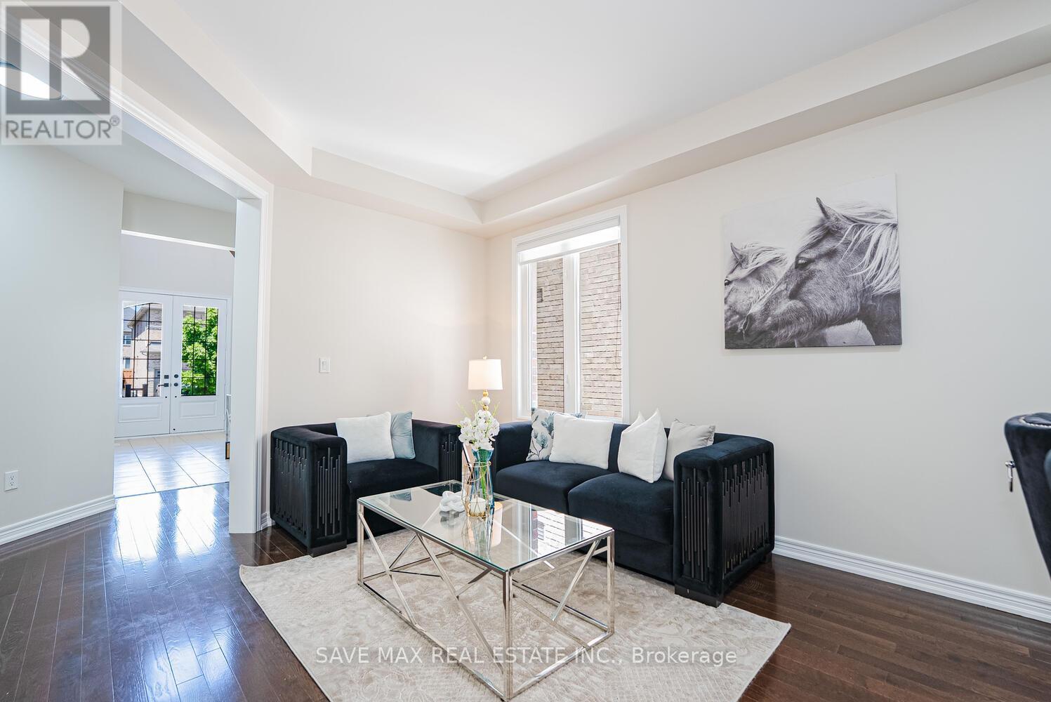 4 Hanbury Crescent, Brampton, Ontario  L6X 5N6 - Photo 6 - W12417230