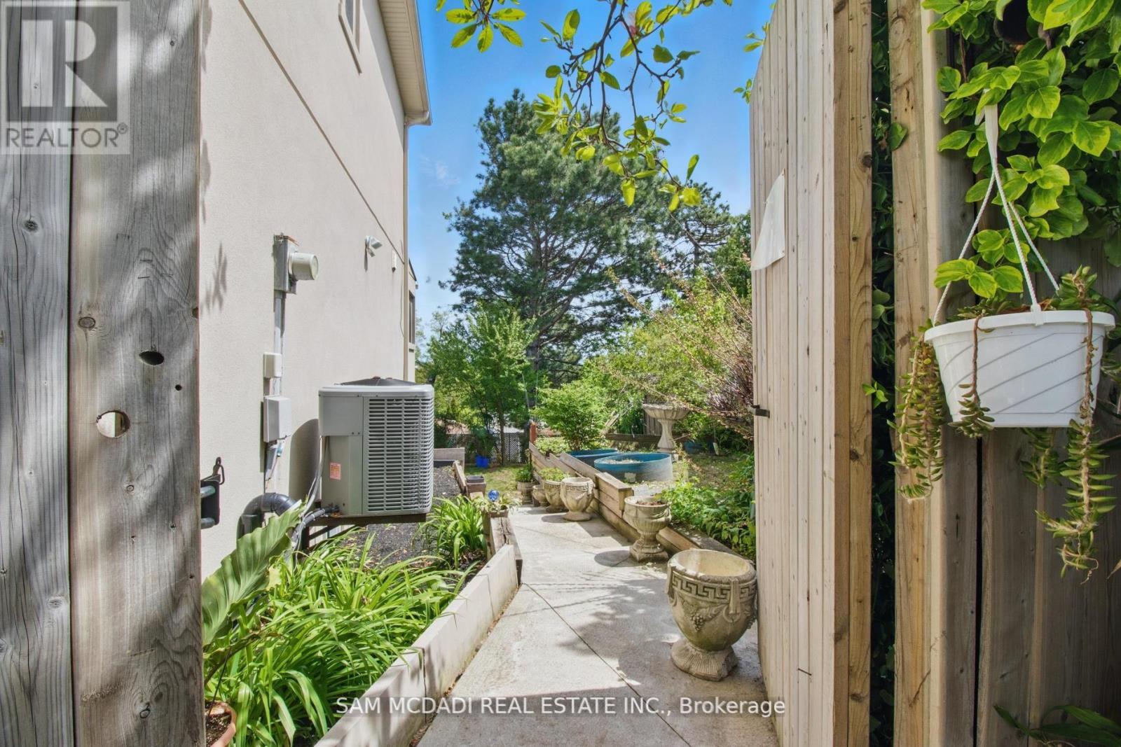 2788 Tallberg Court, Mississauga, Ontario  L5J 1T1 - Photo 43 - W12417237