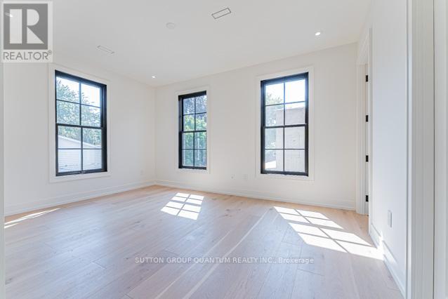 78 Trafalgar Road, Oakville, Ontario  L6J 2S7 - Photo 20 - W12417253
