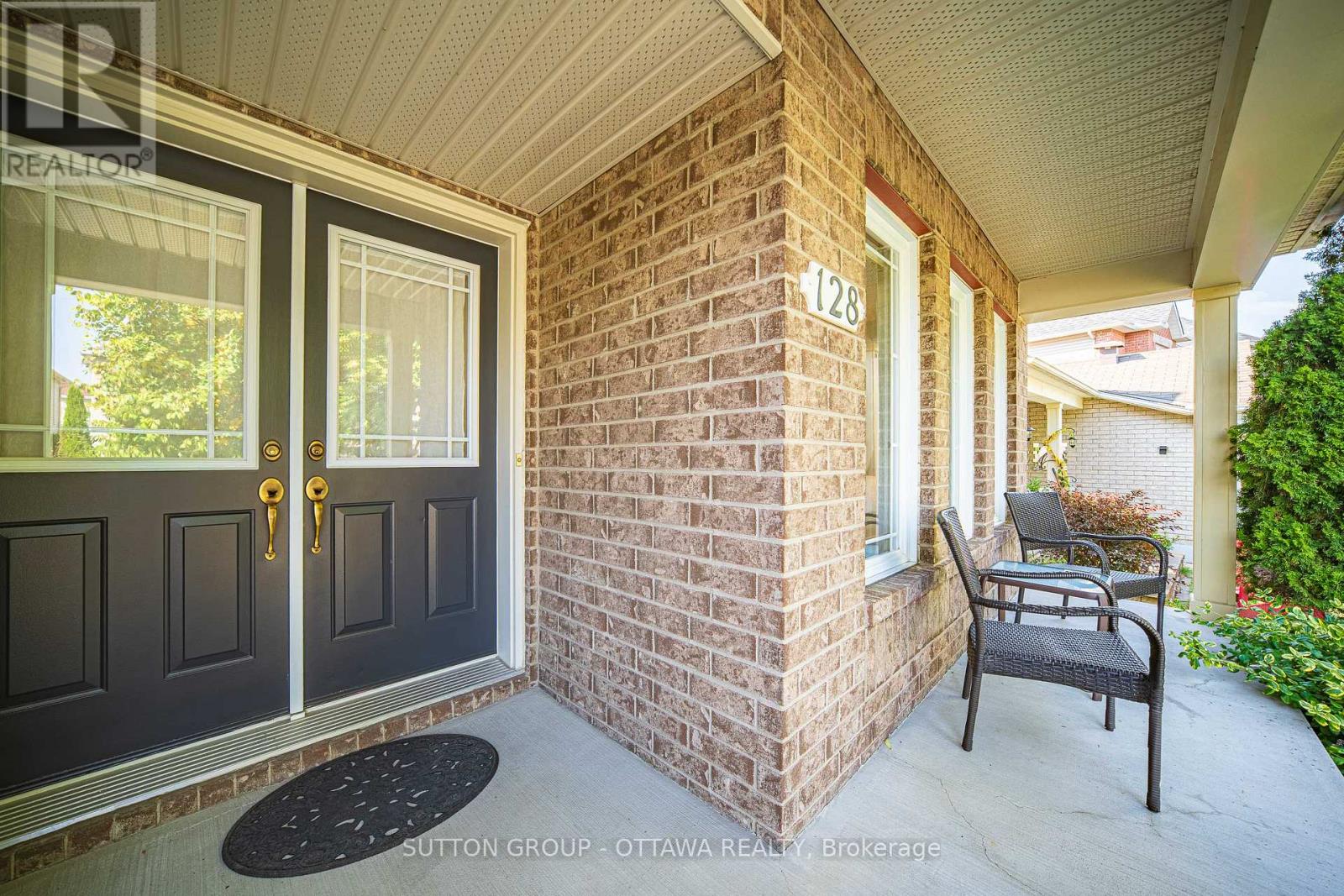 128 Annapolis Circle, Ottawa, Ontario  K1V 1Z3 - Photo 3 - X12417285