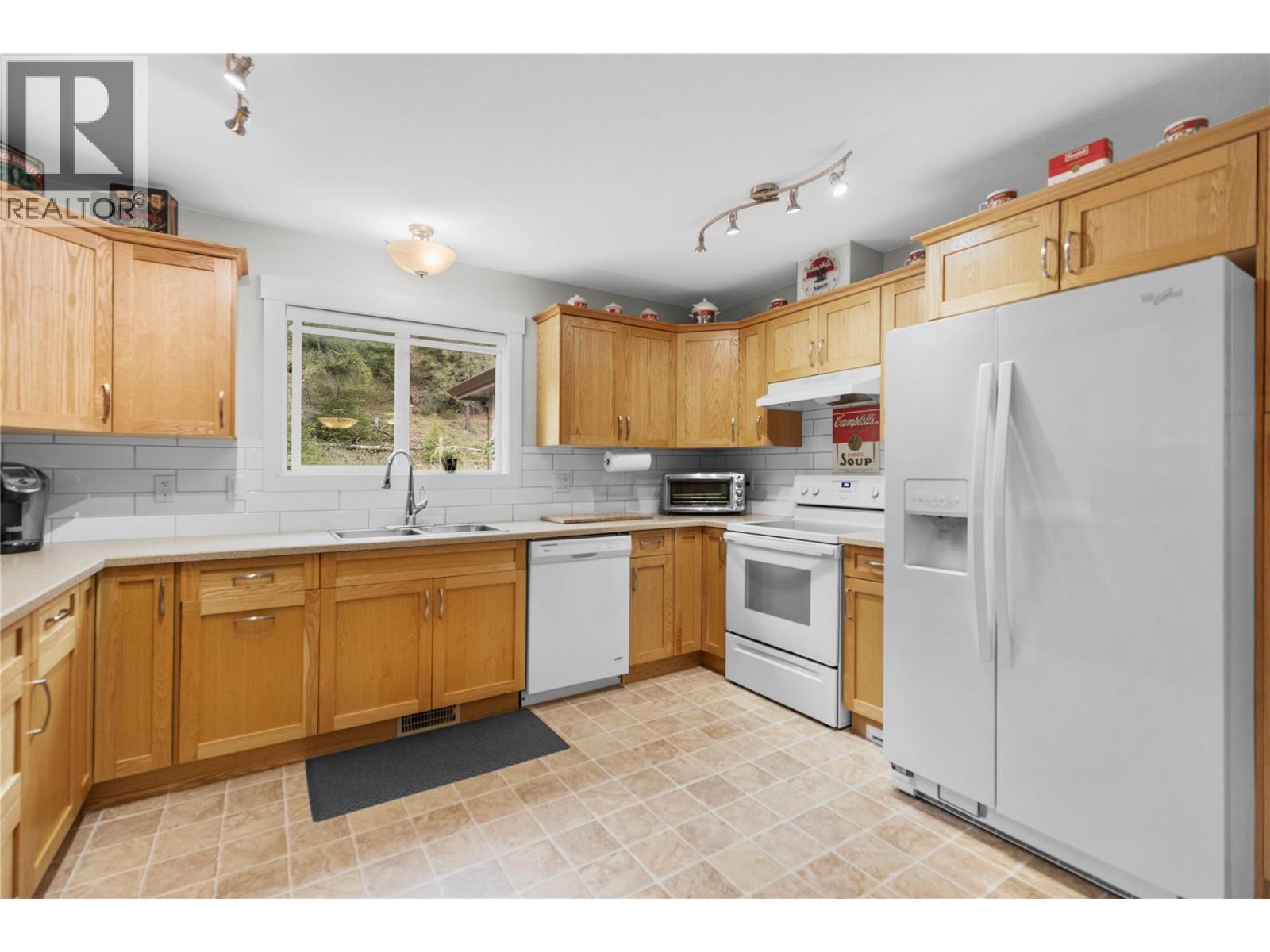 4897 Lodgepole Road, Barriere, British Columbia  V0E 1E0 - Photo 9 - 10346910