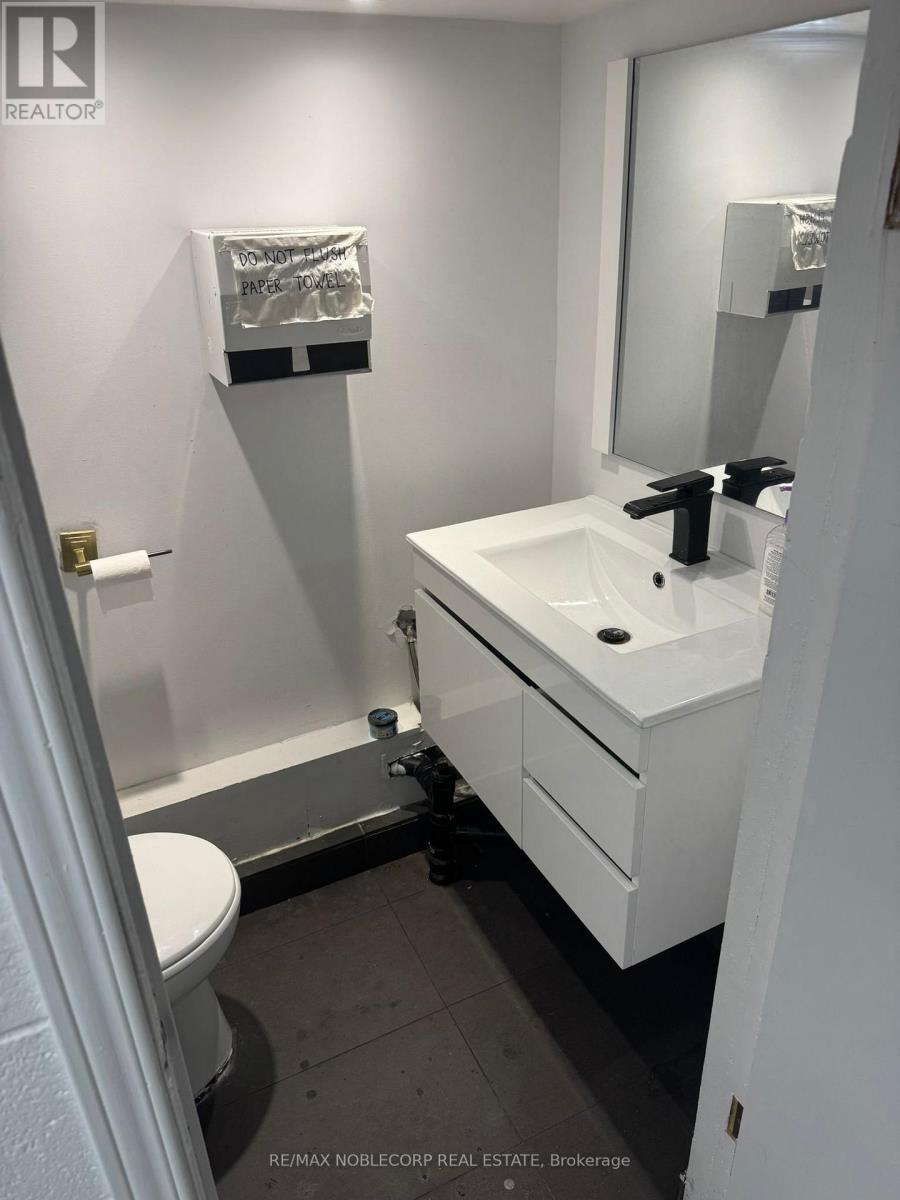 671 Queen Street W, Toronto, Ontario  M6J 1E6 - Photo 11 - C12417277