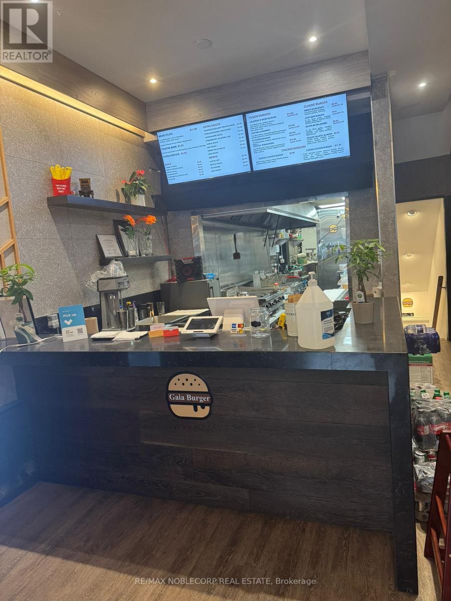 671 Queen Street W, Toronto, Ontario  M6J 1E6 - Photo 6 - C12417277