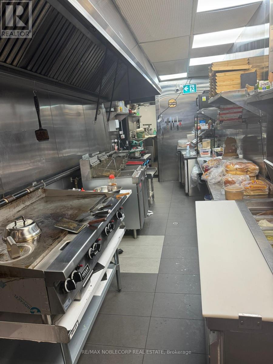 671 Queen Street W, Toronto, Ontario  M6J 1E6 - Photo 8 - C12417277