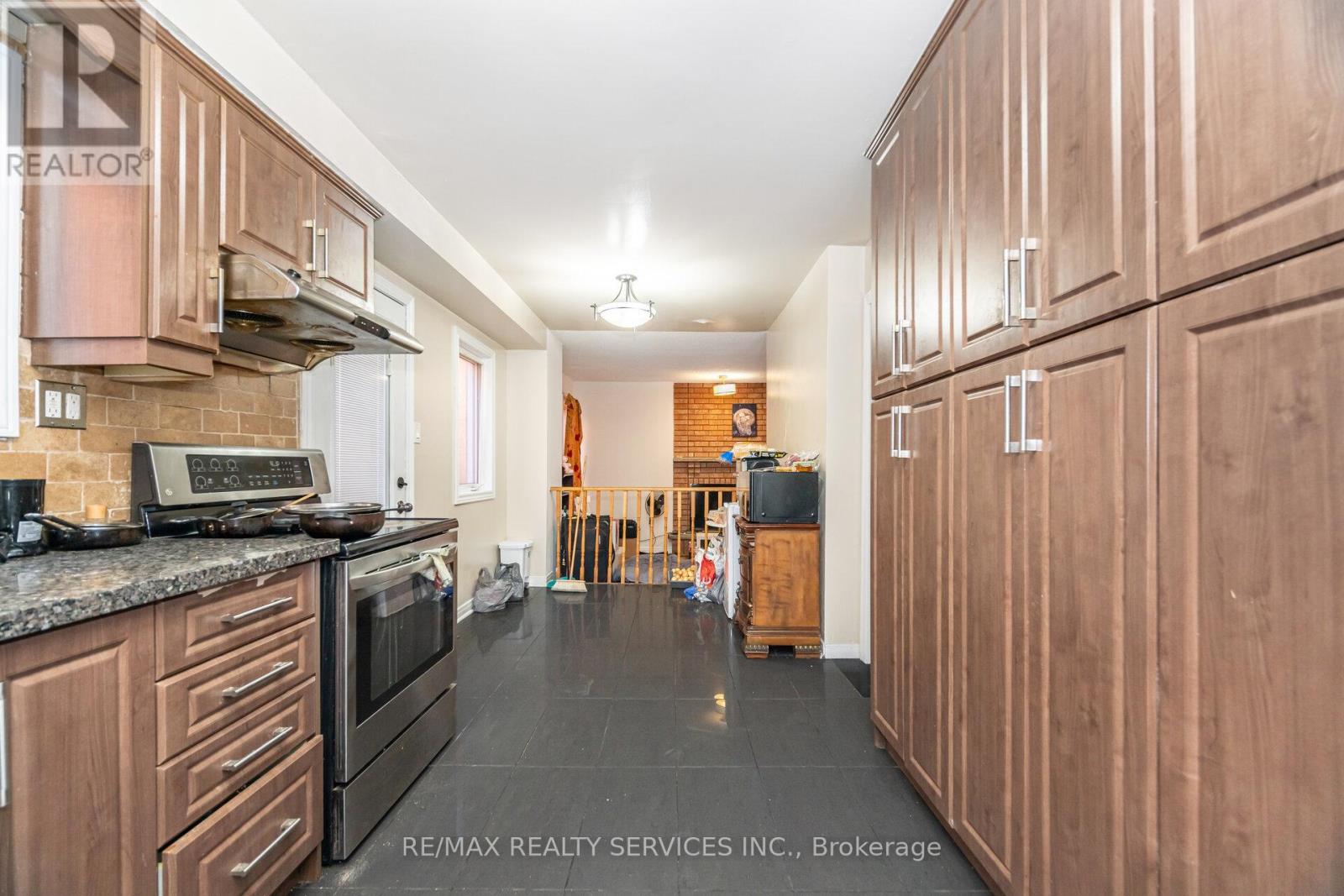 120 Leeward Drive, Brampton, Ontario  L6S 5V9 - Photo 11 - W12417292