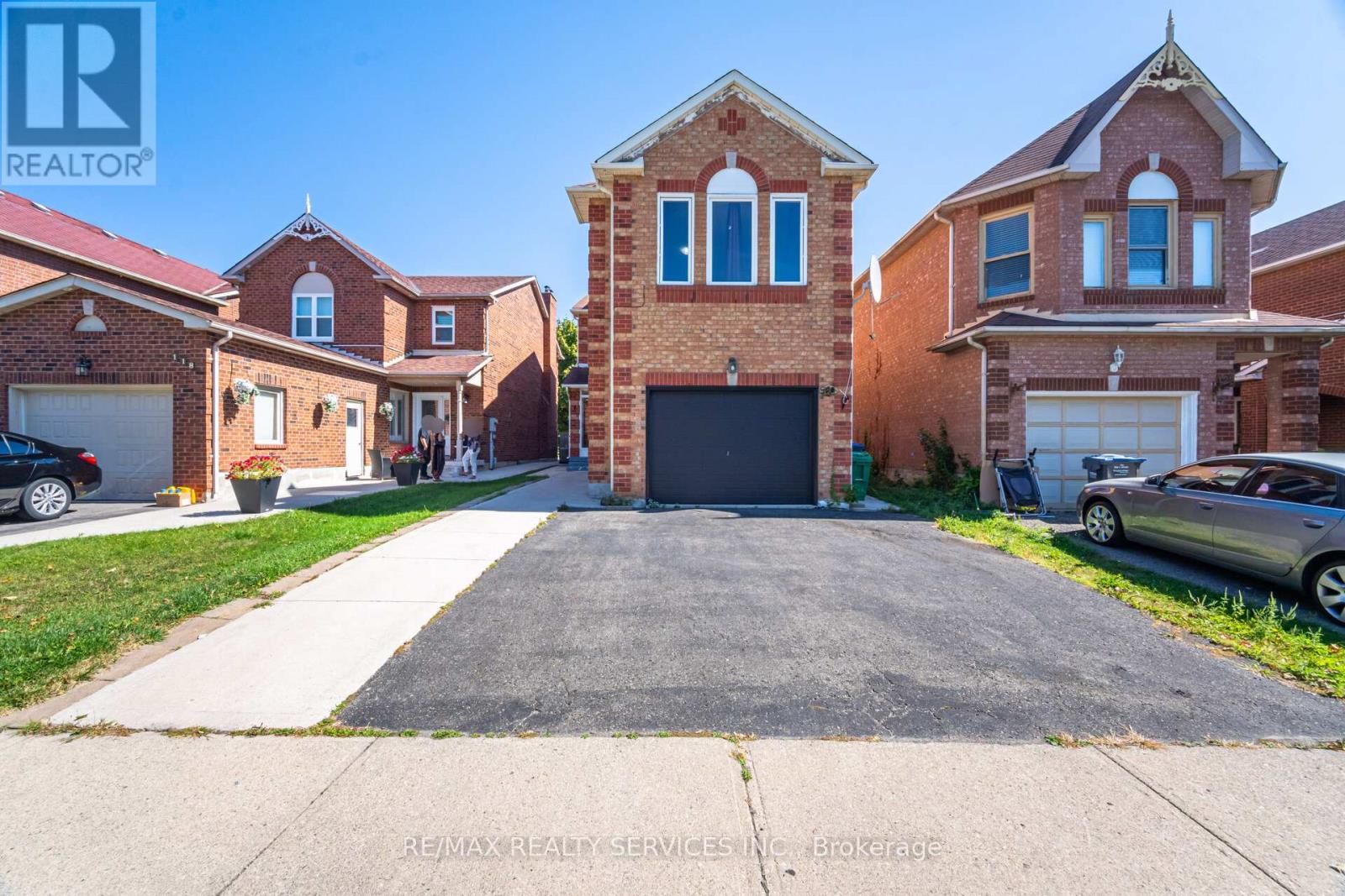 120 Leeward Drive, Brampton, Ontario  L6S 5V9 - Photo 3 - W12417292