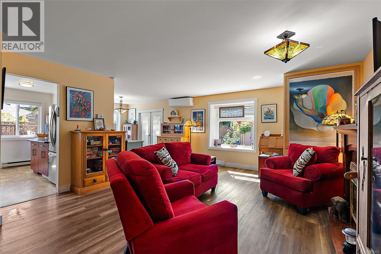 Property at 10386 Resthaven Dr image 3