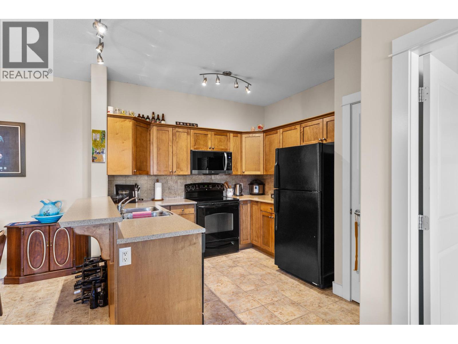 2551 Shoreline Drive Unit# 408 Lake Country Photo 6
