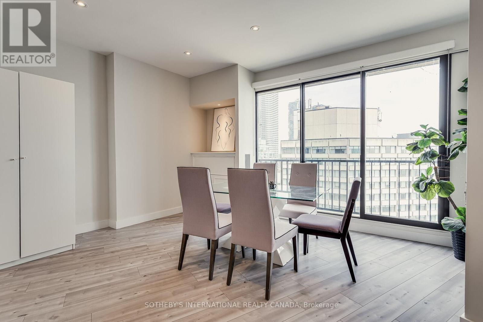 3408 - 33 Harbour Square, Toronto, Ontario  M5J 2G2 - Photo 14 - C12417306