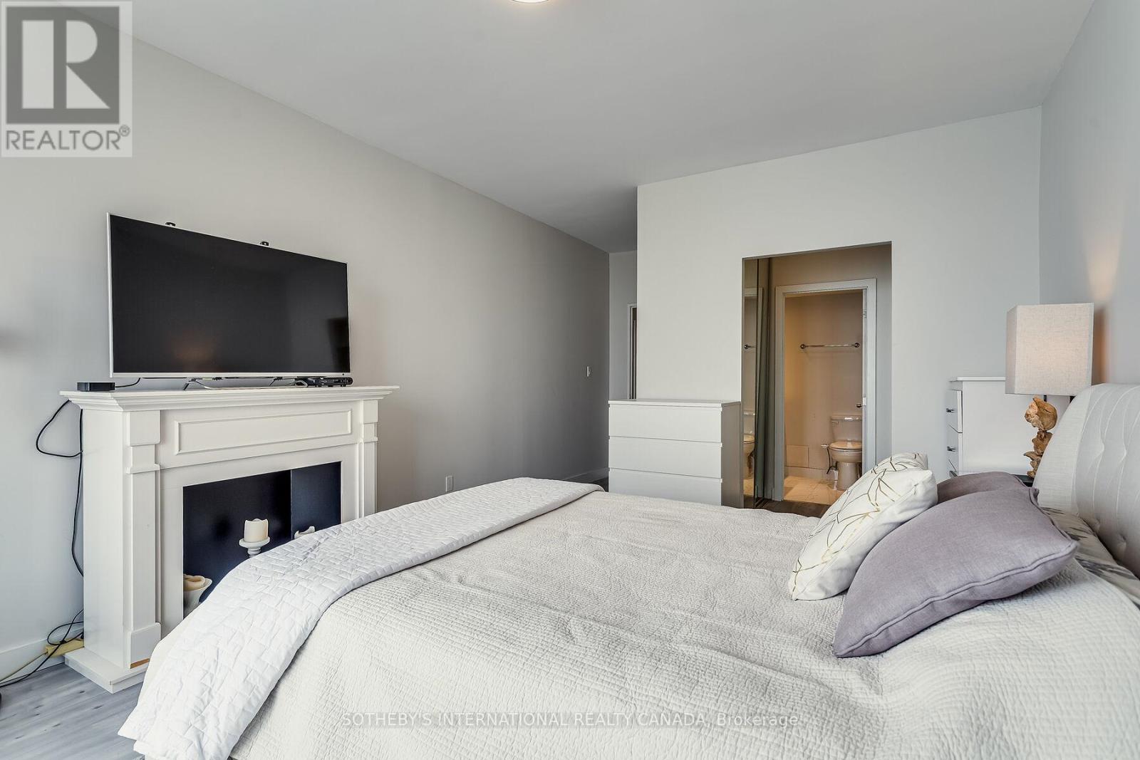 3408 - 33 Harbour Square, Toronto, Ontario  M5J 2G2 - Photo 25 - C12417306