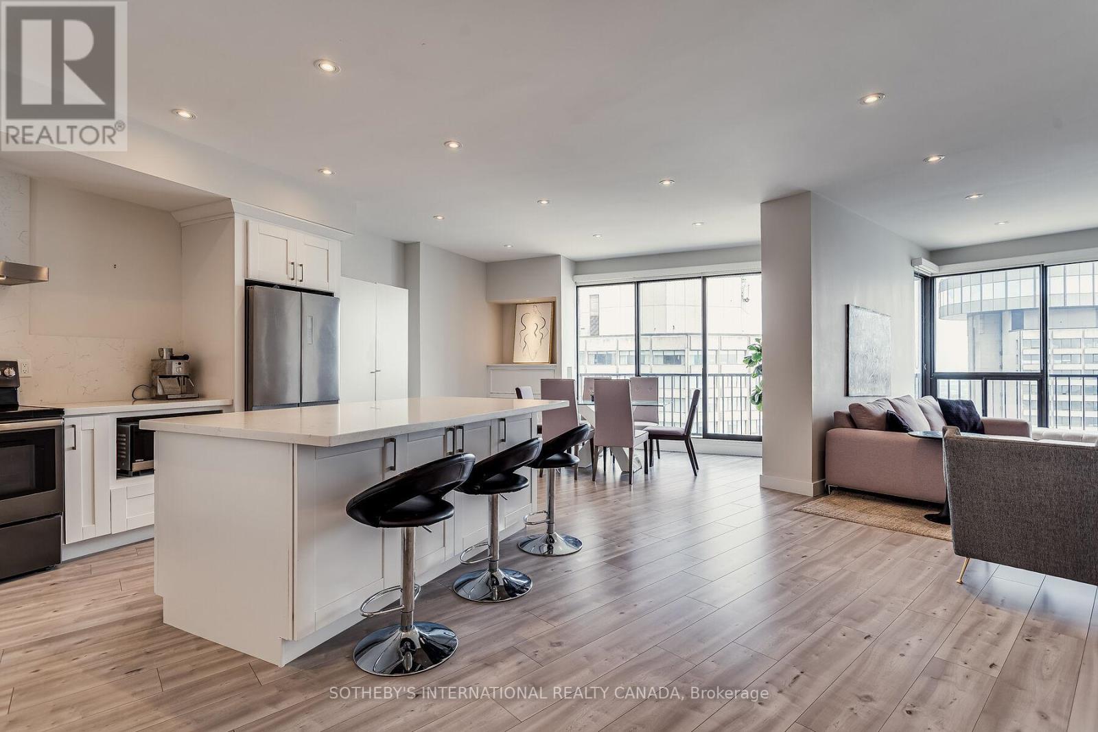 3408 - 33 Harbour Square, Toronto, Ontario  M5J 2G2 - Photo 8 - C12417306