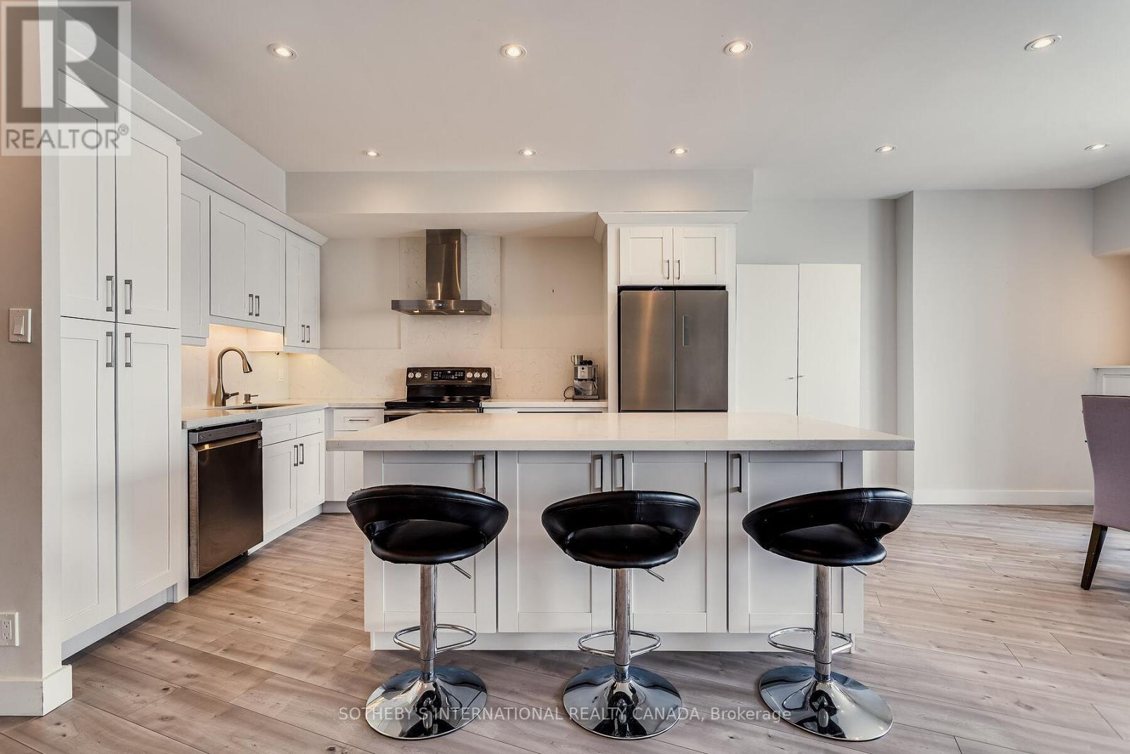 3408 - 33 Harbour Square, Toronto, Ontario  M5J 2G2 - Photo 9 - C12417306