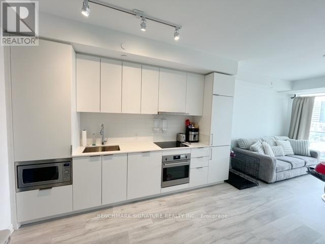 735 - 7 Golden Lion Heights N, Toronto, Ontario  M3M 3T9 - Photo 2 - C12417325