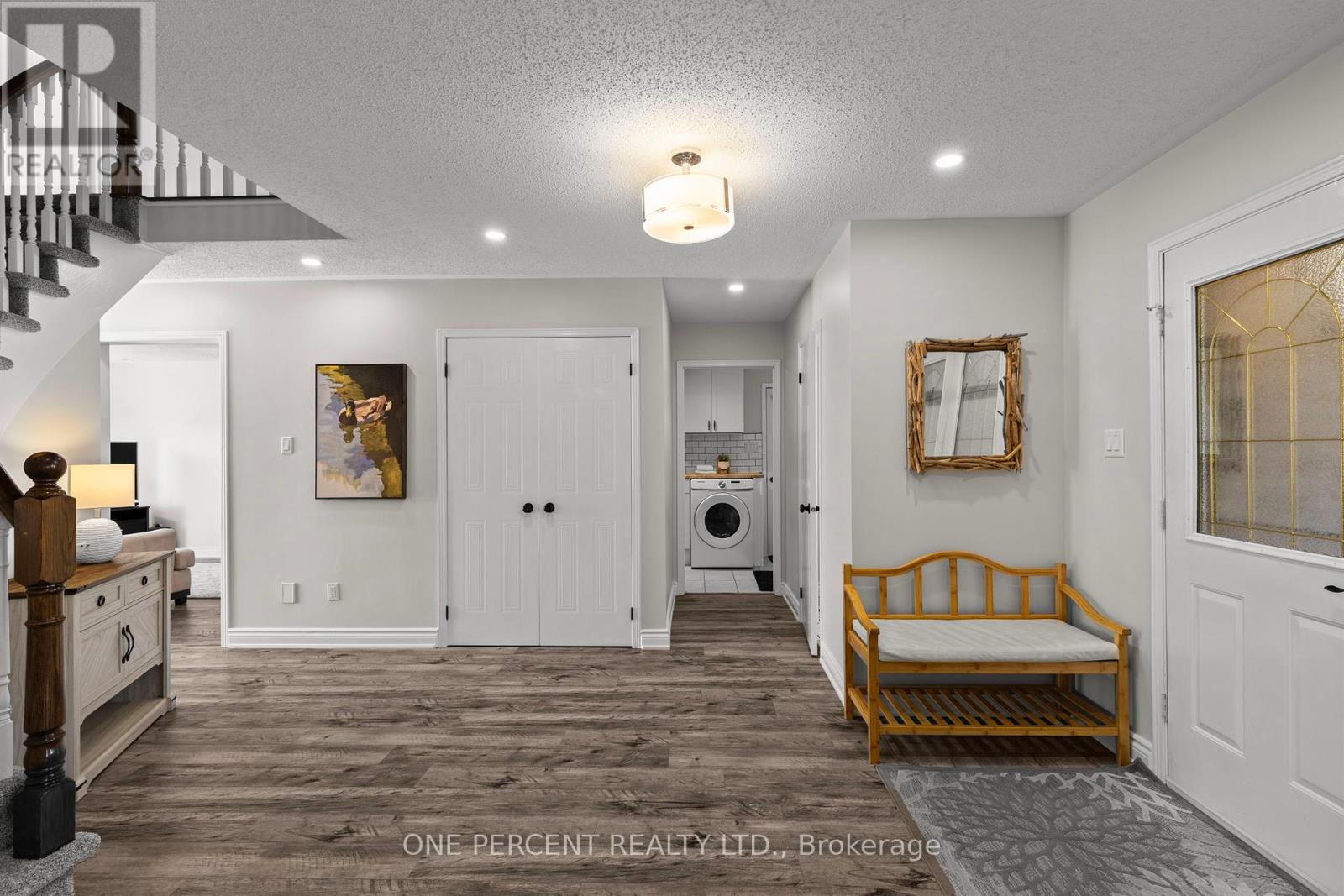 21 Brandon Crescent, Orillia, Ontario  L3V 7P5 - Photo 4 - S12417302