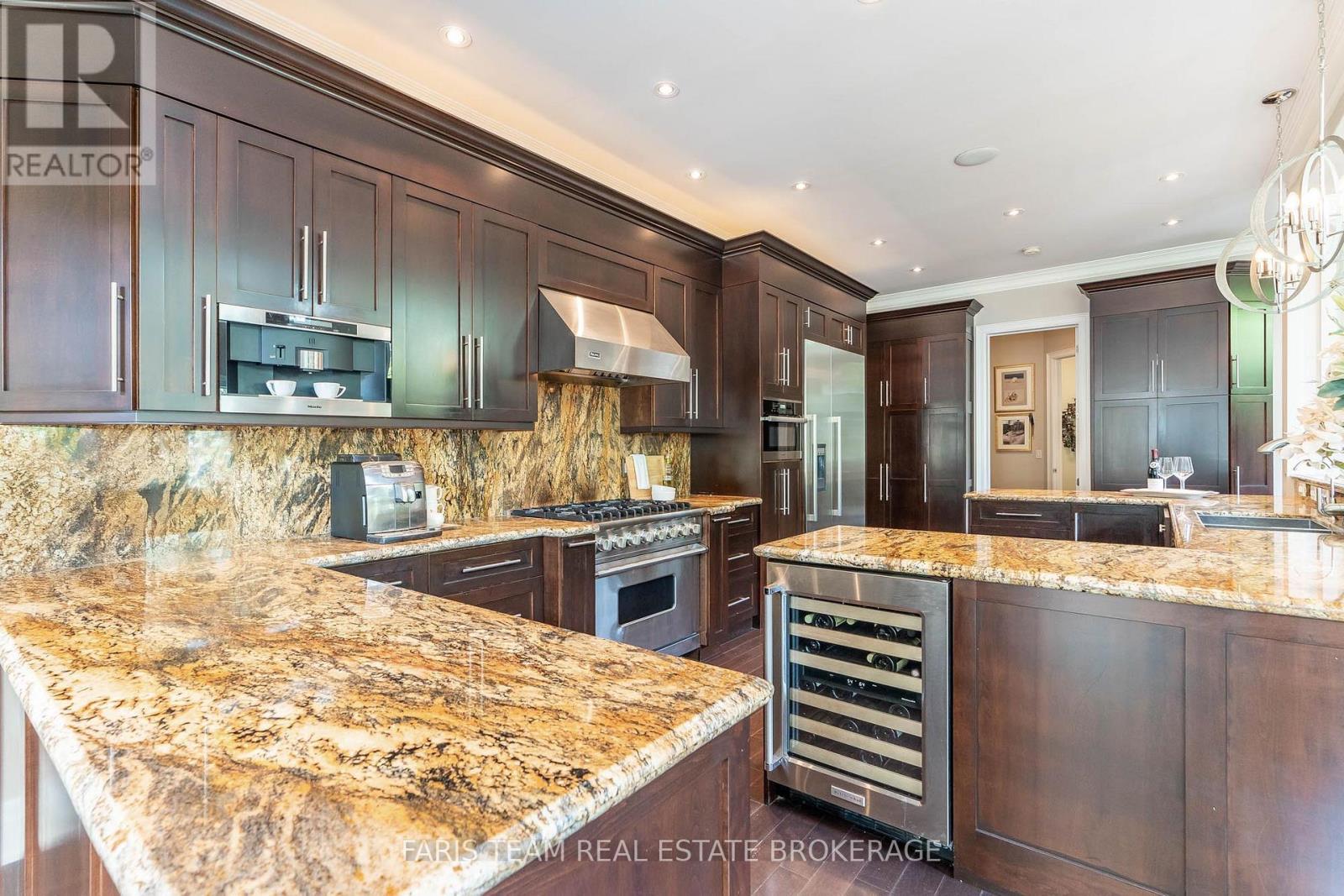 6 Georgina Drive, Barrie, Ontario  L4M 1E9 - Photo 9 - S12417308