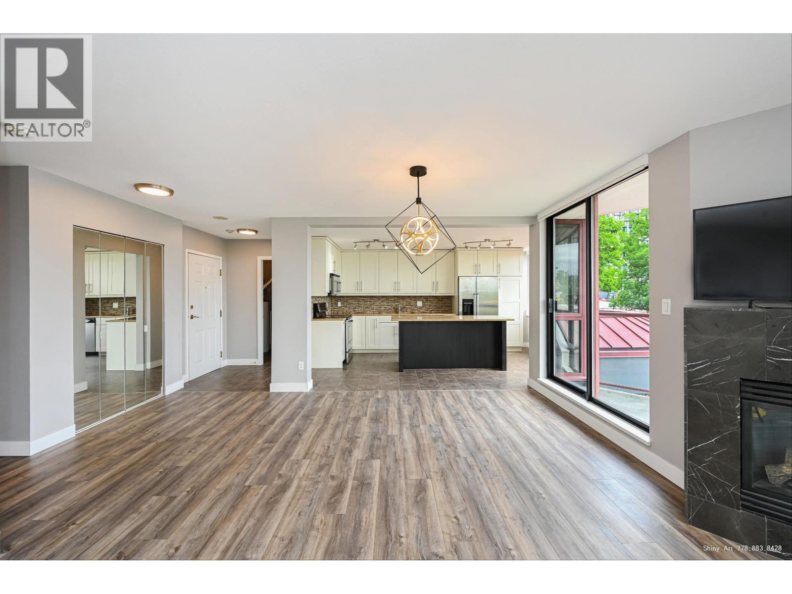 102 38 Leopold Place, New Westminster, British Columbia  V3L 2C6 - Photo 1 - R3050245