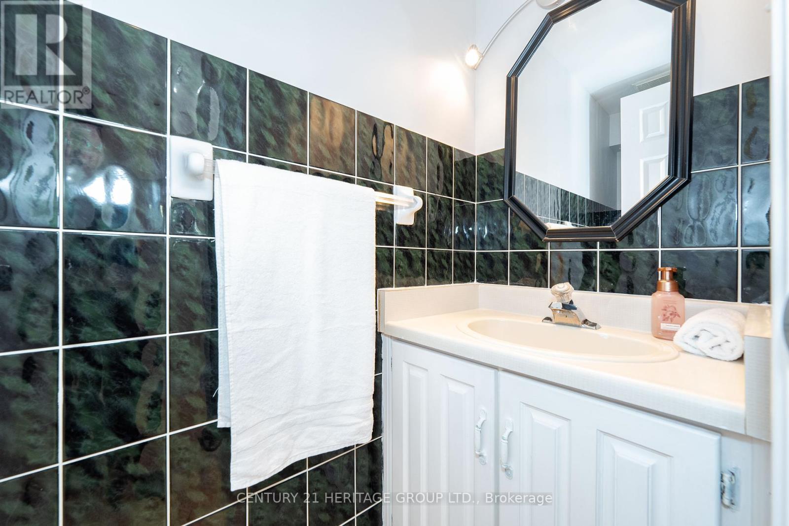 125 Anthony Road, Toronto, Ontario  M3K 1B7 - Photo 13 - W12417320