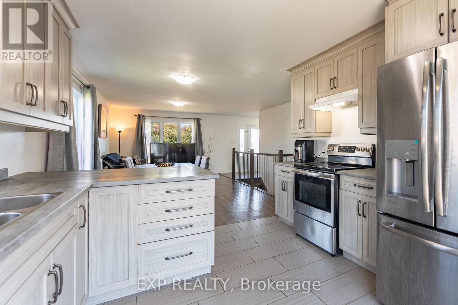 11 Place Madeleine Place, The Nation, Ontario  K0C 2B0 - Photo 10 - X12417339